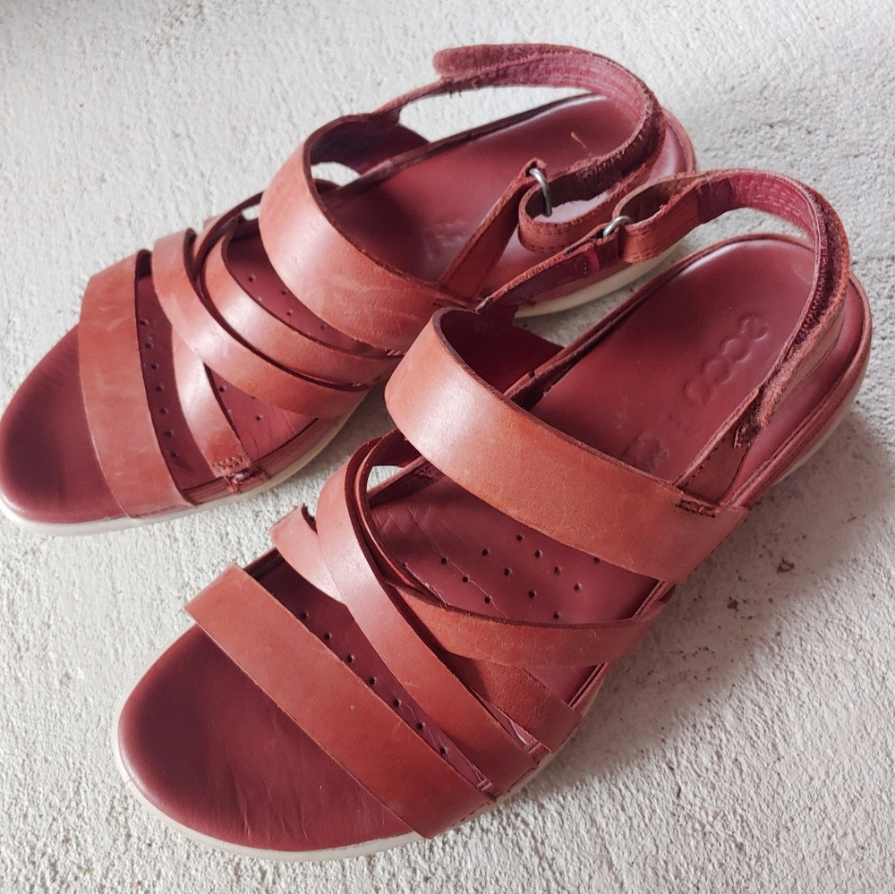 Ecco leather strappy sandal size 8.5